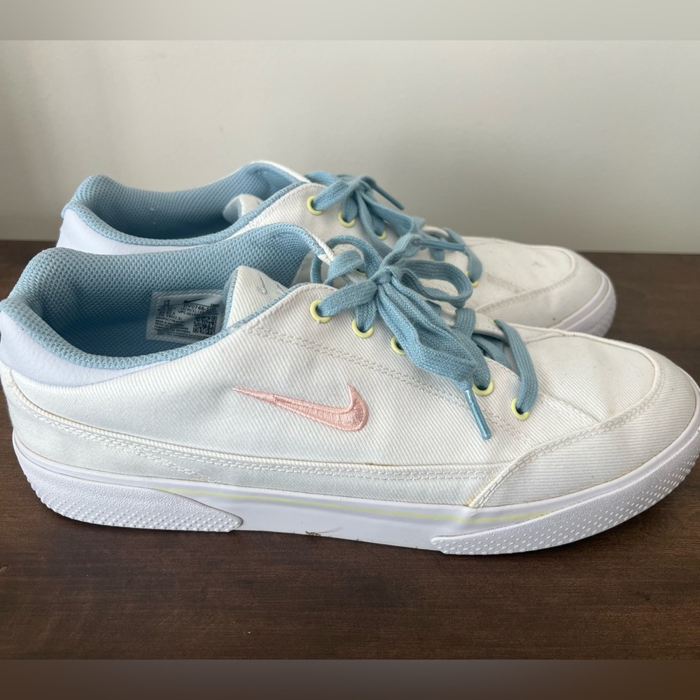 Nike White and Blue Sneakers Low-Top Casual